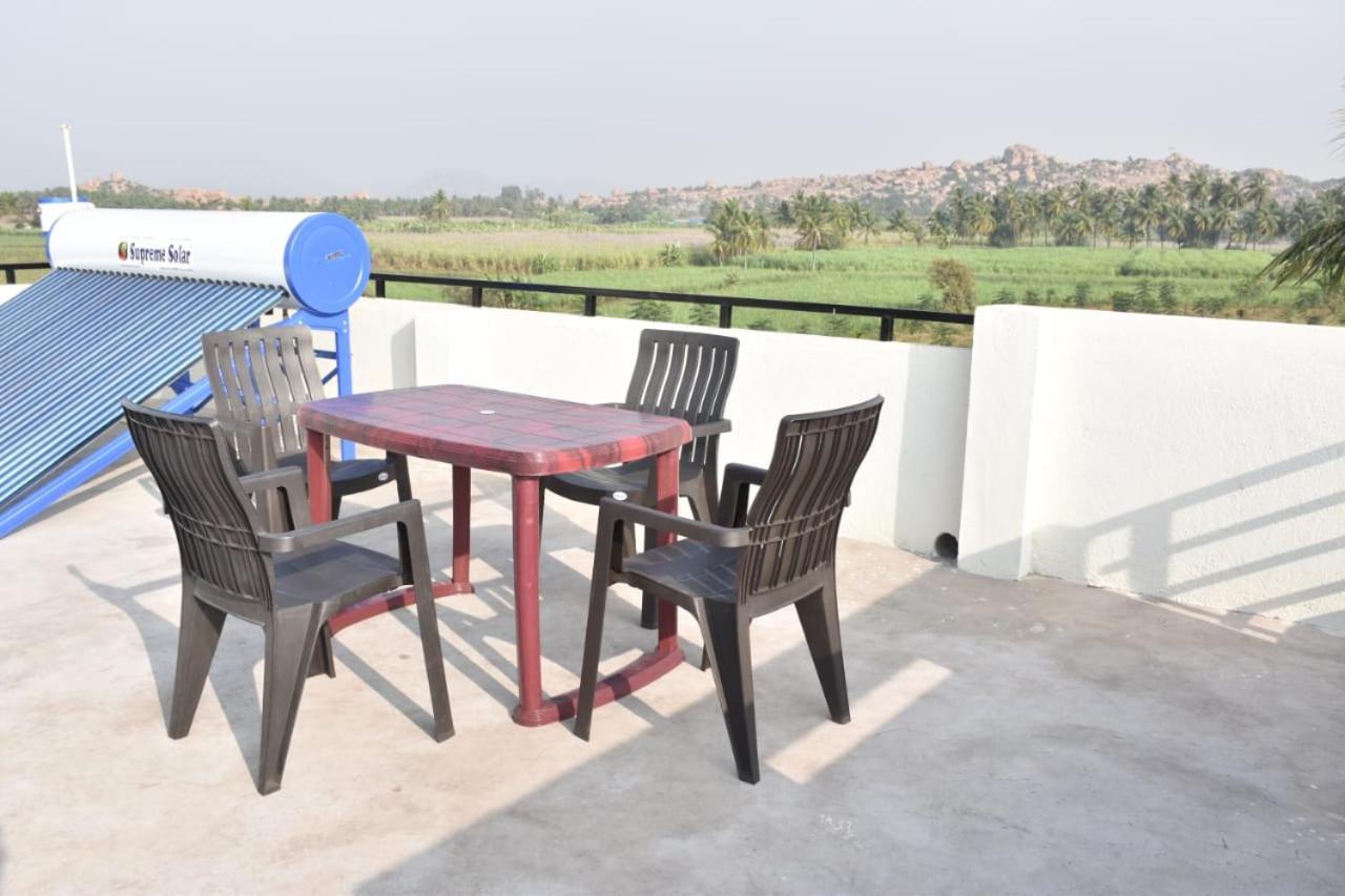 Coconut Homestay Hampi Eksteriør billede