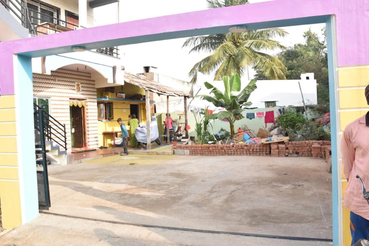 Coconut Homestay Hampi Eksteriør billede