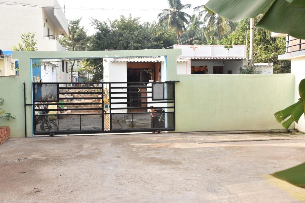 Coconut Homestay Hampi Eksteriør billede